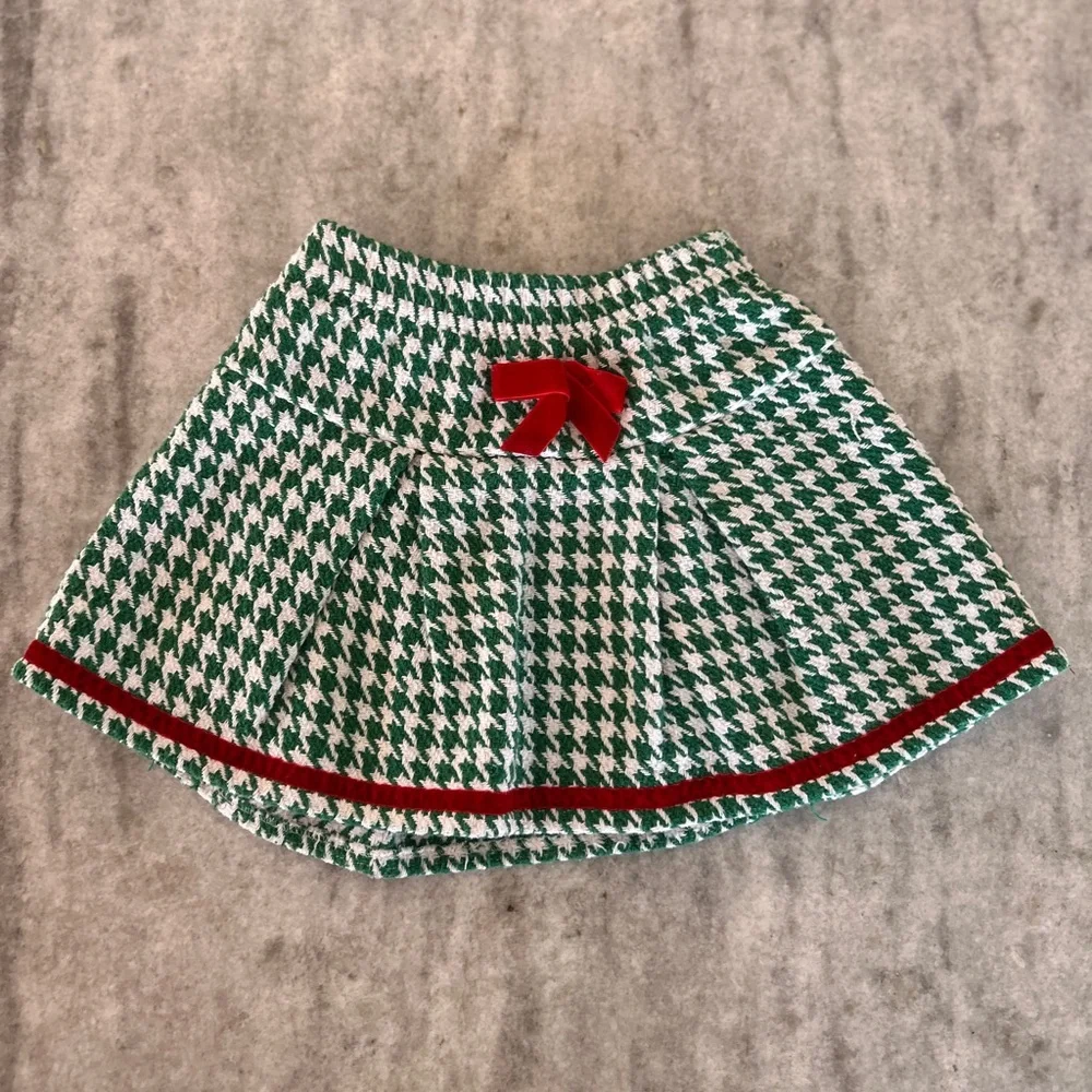 Green & White Houndstooth Skirt Set with Red Bow Trim